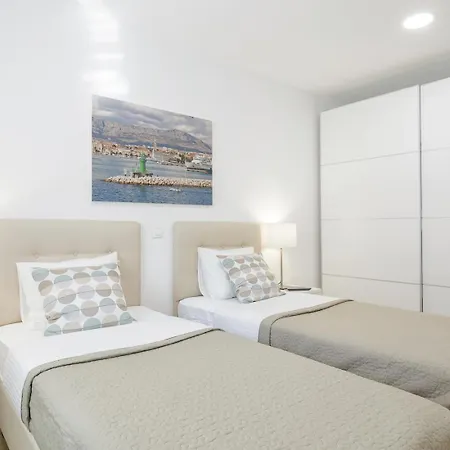 Holiday home Aspalathos - With Free Parking, Near The Beach, A Few Minutes' Walking Distance To The Unesco Palace Split