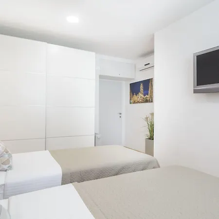 Aspalathos - With Free Parking, Near The Beach, A Few Minutes' Walking Distance To The Unesco Palace بيت للعطل سبليت