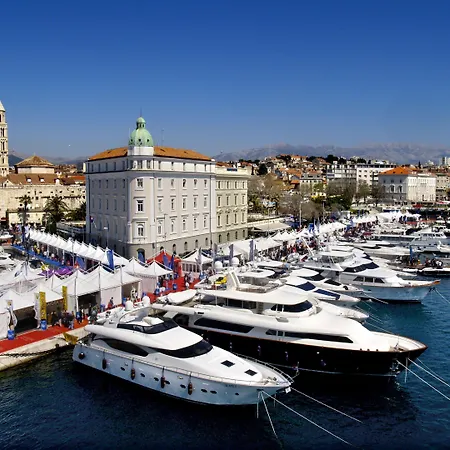 Aspalathos - With Free Parking, Near The Beach, A Few Minutes' Walking Distance To The Unesco Palace * سبليت