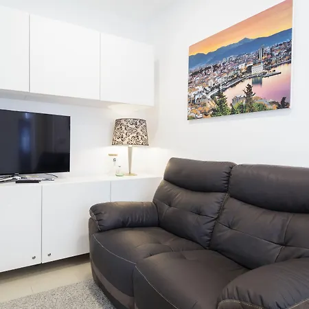 Aspalathos - With Free Parking, Near The Beach, A Few Minutes' Walking Distance To The Unesco Palace سبليت