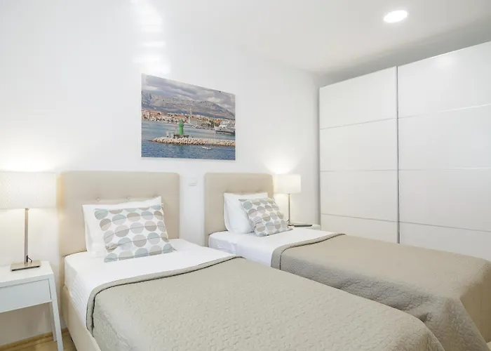 Feriehus Aspalathos - With Free Parking, Near The Beach, A Few Minutes' Walking Distance To The Unesco Palace Split