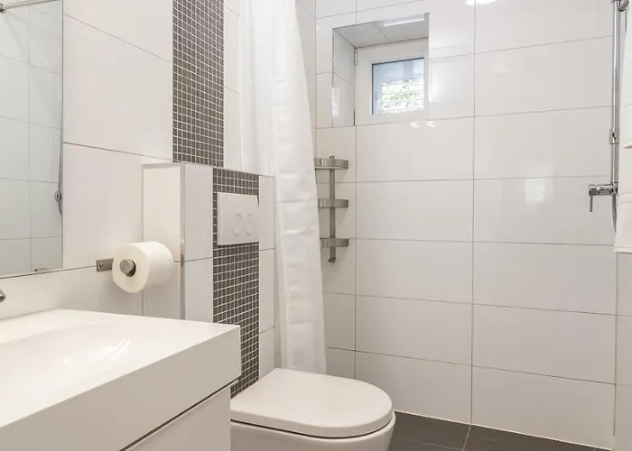 Aspalathos - With Free Parking, Near The Beach, A Few Minutes' Walking Distance To The Unesco Palace Split