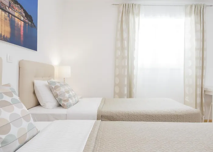 Feriehus Aspalathos - With Free Parking, Near The Beach, A Few Minutes' Walking Distance To The Unesco Palace Split