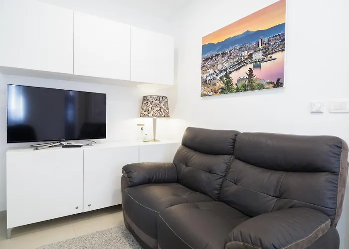 Aspalathos - With Free Parking, Near The Beach, A Few Minutes' Walking Distance To The Unesco Palace Split
