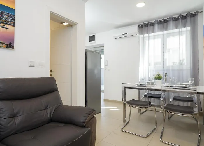 Feriehus Aspalathos - With Free Parking, Near The Beach, A Few Minutes' Walking Distance To The Unesco Palace *