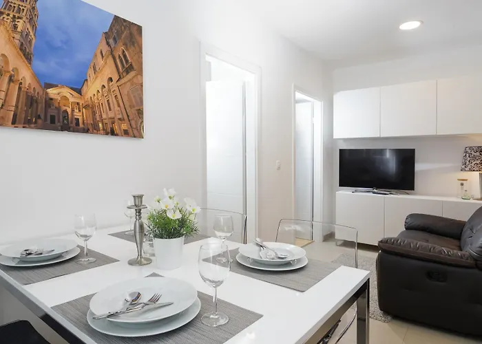 Aspalathos - With Free Parking, Near The Beach, A Few Minutes' Walking Distance To The Unesco Palace Split