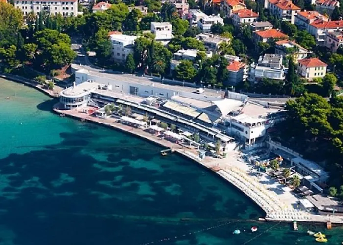 Aspalathos - With Free Parking, Near The Beach, A Few Minutes' Walking Distance To The Unesco Palace Feriehus Split