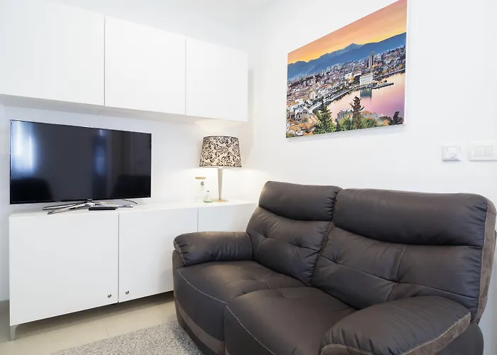 Aspalathos - With Free Parking, Near The Beach, A Few Minutes' Walking Distance To The Unesco Palace Split