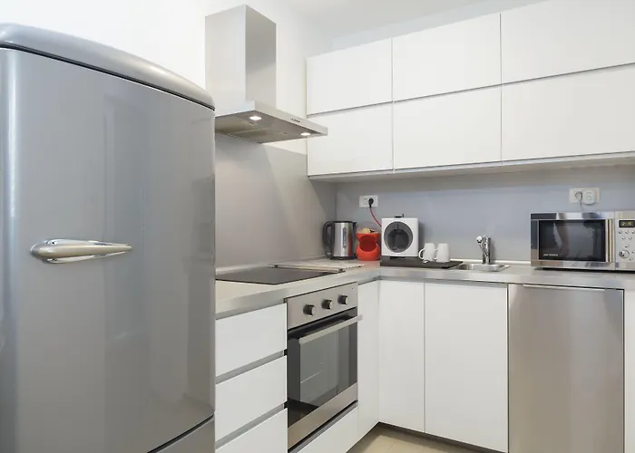Aspalathos - With Free Parking, Near The Beach, A Few Minutes' Walking Distance To The Unesco Palace Feriehus Split