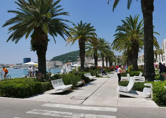 Aspalathos - With Free Parking, Near The Beach, A Few Minutes' Walking Distance To The Unesco Palace Feriehus