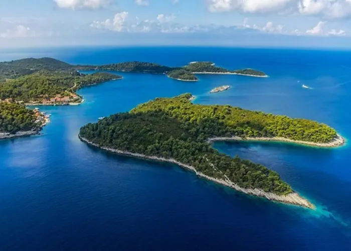 Aspalathos - With Free Parking, Near The Beach, A Few Minutes' Walking Distance To The Unesco Palace Feriehus Split